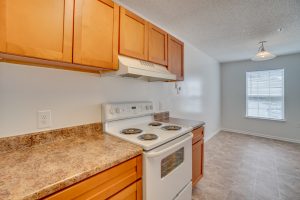 Stafford Lakes Apartments Kitchen and Dining